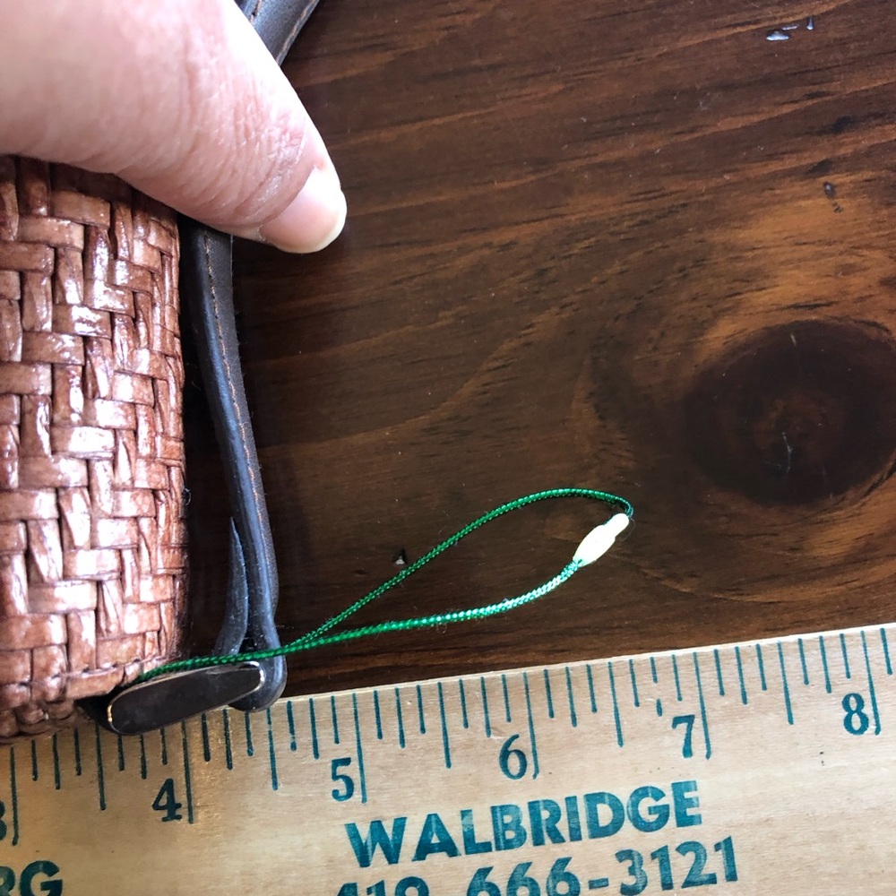 Liz Claiborne Woven Bag Wheat - Picture 4 of 5
